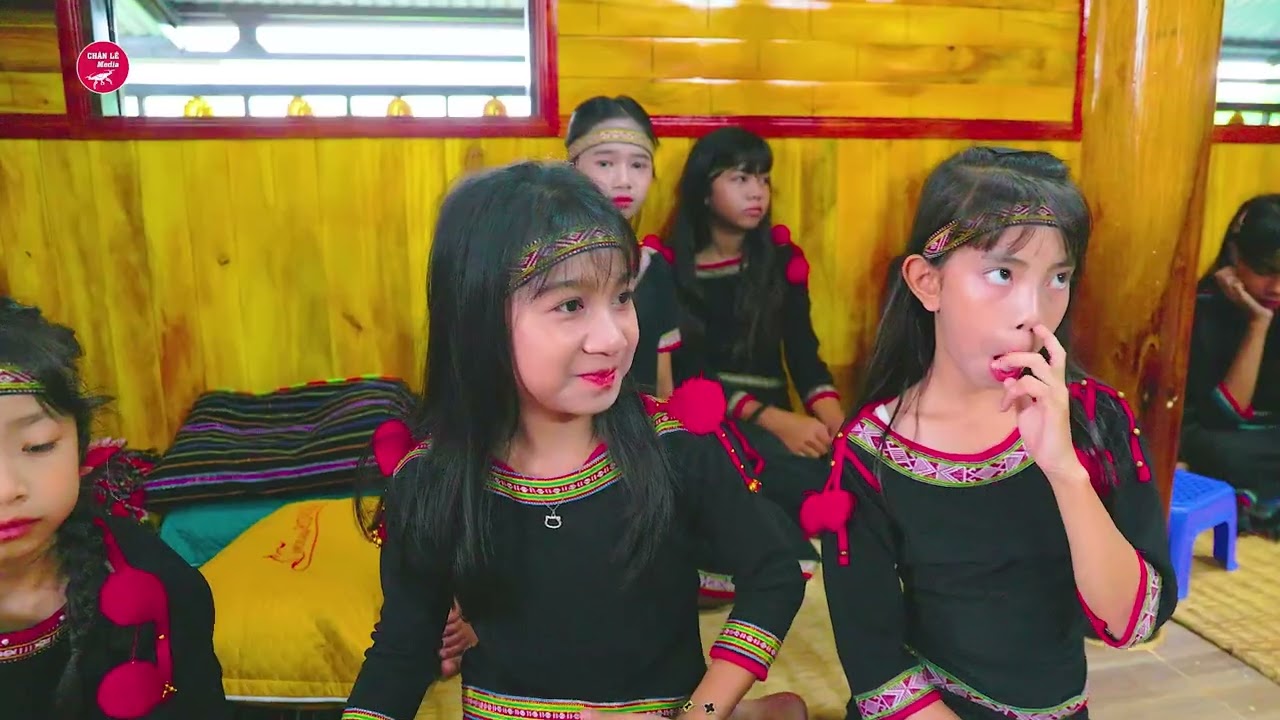 Mừng Nhà Mới Ama My Ly (Y Huy Ê Ban) Ami My Ly (H' Jaa Ni Byă) Buôn Cuê, Dur Kmăn, Đắk Lắk