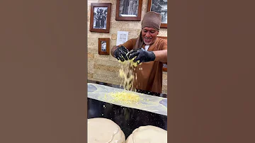 بسم الله توكلنا على الله خطوات تجهيز فطيرة المدخنات من عم شلتت عم شلتت السعوديه Foodcraze 