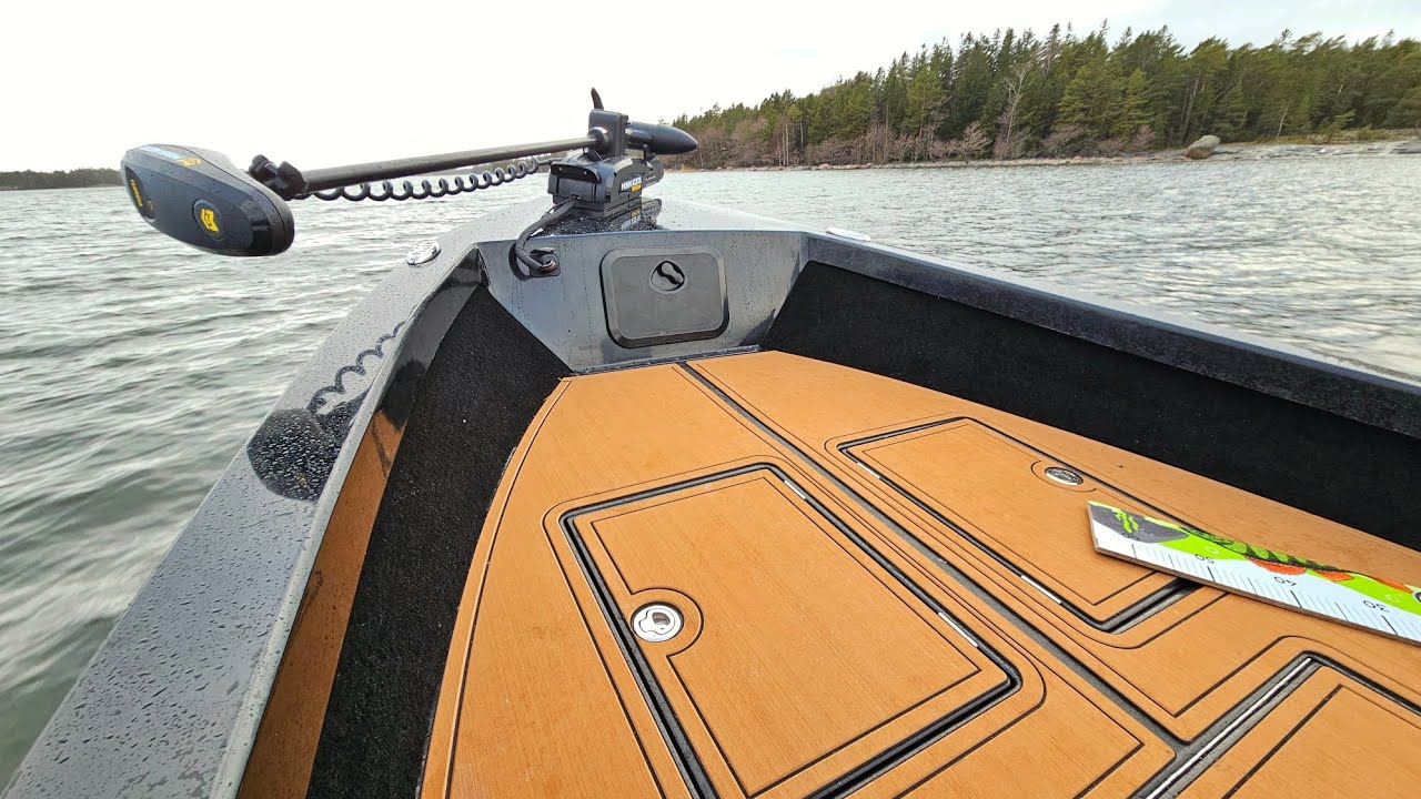 TEHTIIN ASIAKKAALLE UPEA VENE | RUTHLESS BOATS 480 SC | KALASTUSVENE