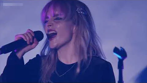 Iain Cook 's guitar solo  3 from Chvrches Forever ...