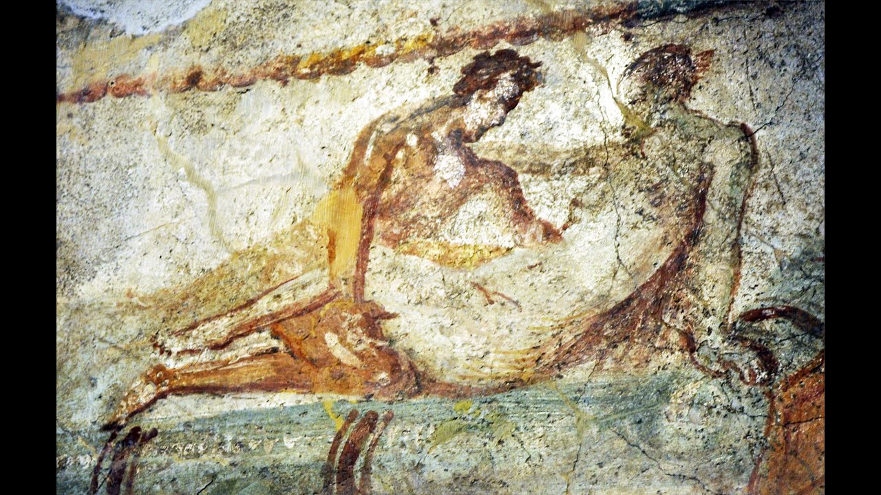 A Pompei esistevano molti luoghi dive si esercitava anche la prostituzione, ma questo era l’unico interamente destinato a quest’attività. Era a due piani, e comprendeva dieci stanze, cinque a quello superiore, più ampie e comode, e altre cinque al pianterreno, piccole e dotate di pochissima privacy. All’ingresso delle stanze, poi, vi sono celebri raffigurazioni erotiche, che, sembra, alludessero alle posizioni amorose promesse dalle ragazze. Una curiosità è il compenso, che equivaleva al prezzo medio di due boccali di vino.  
Regia: Gigi Oliviero (gigi.oliviero3@gmail.com)
Voce: Claudio Capone
Visita il sito: www.gigioliviero.it