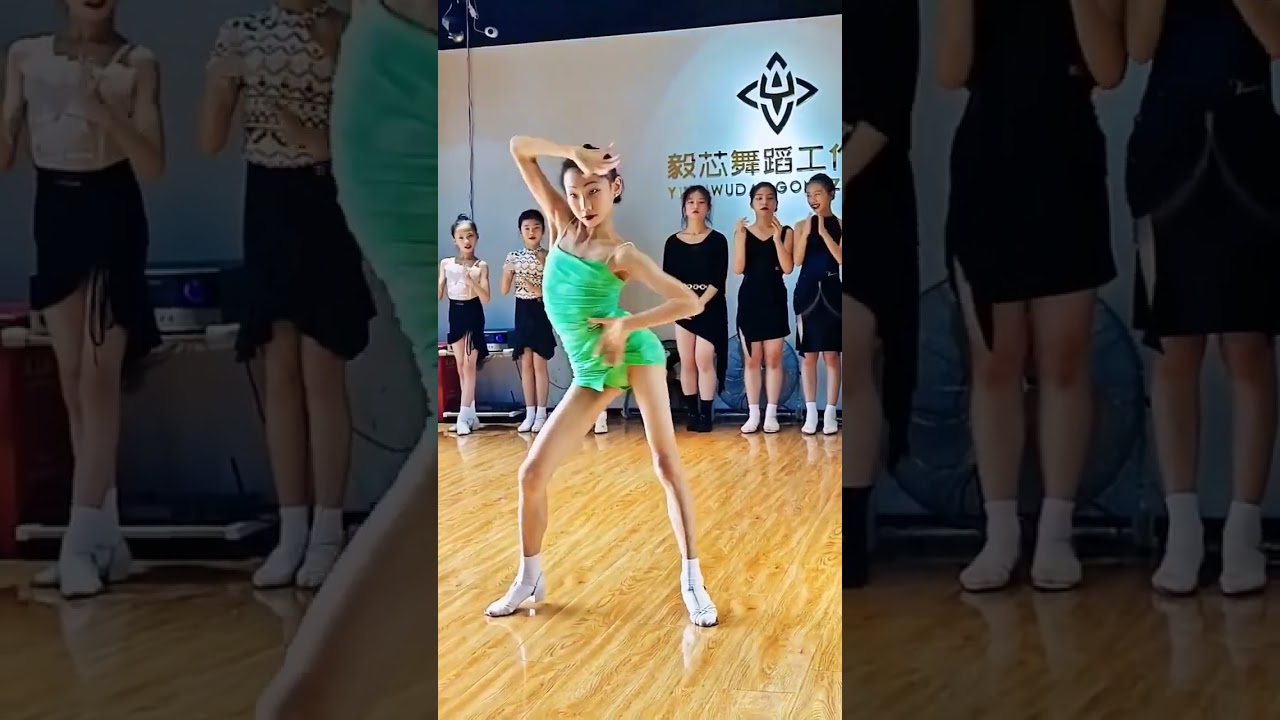 Very excellent dancer 🤓👏 