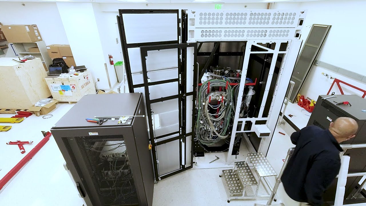 December 1, 2022 | One-of-a-kind electron microscope available for