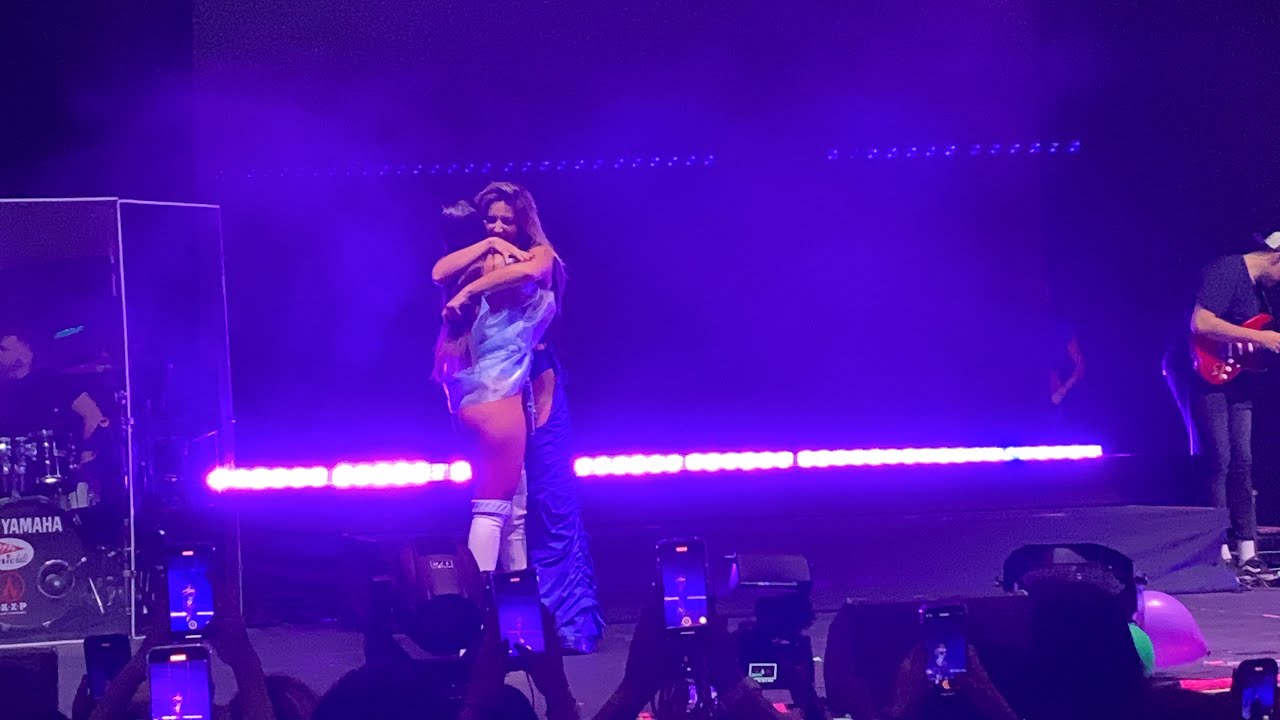 Lola Índigo - Santería feat. Denise Rosenthal (Teatro Coliseo Chile Abril 2023)