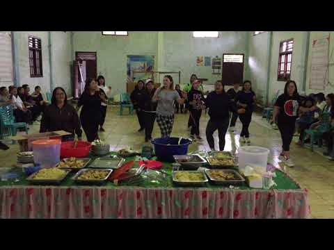 Gerak dan lagu ibu ibu Eben Haezer dalam rangkaian kegiatan rutin
