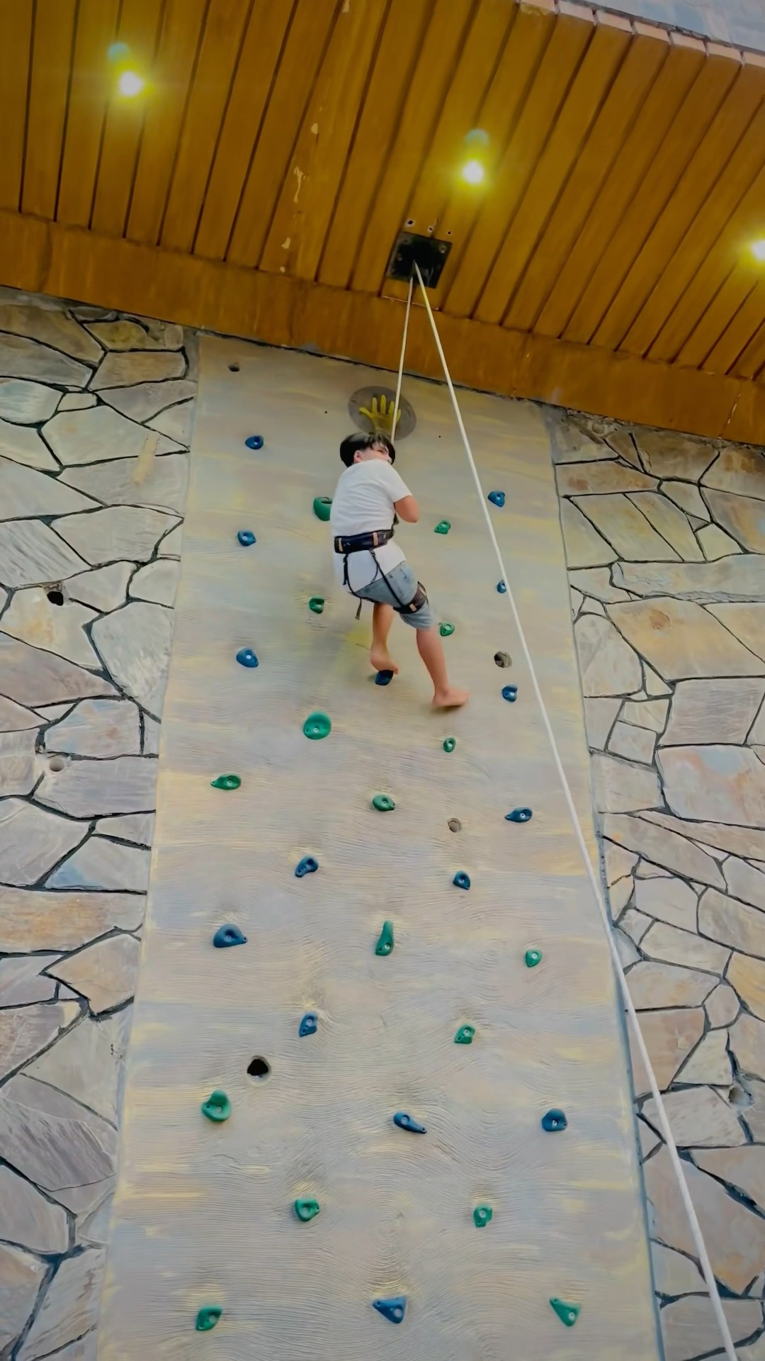 Ali ny wall climbing ? ki ? || #trending #viralvideo