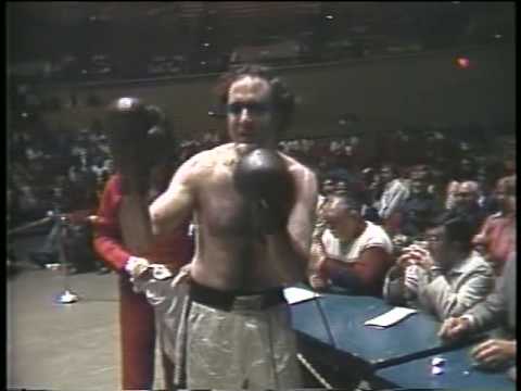 Andy Kaufman sings to Jerry Lawler
