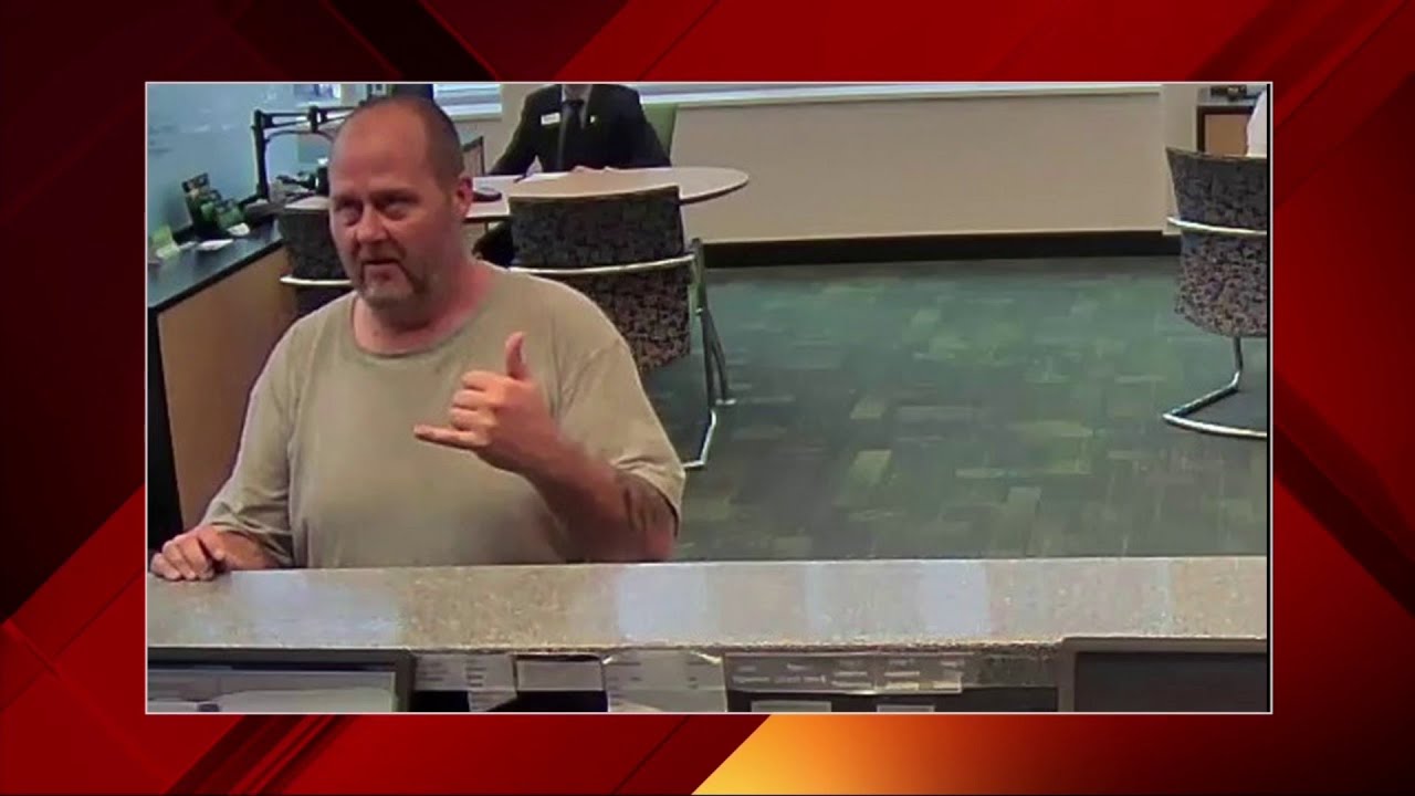 FBI agents search for suspect after TD Bank robbery in Brickell - YouTube