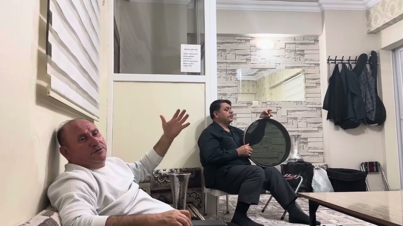 Odada sıra gecesi. Aşan bilir karlı dağın ardını. 15.11.2023