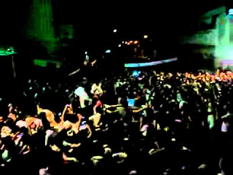 حمص حي البياضة أغنية ماتت قلوب الجيش  ماتت من النخوة جمعة الصبر والثبات 26 8 2011 xvid
