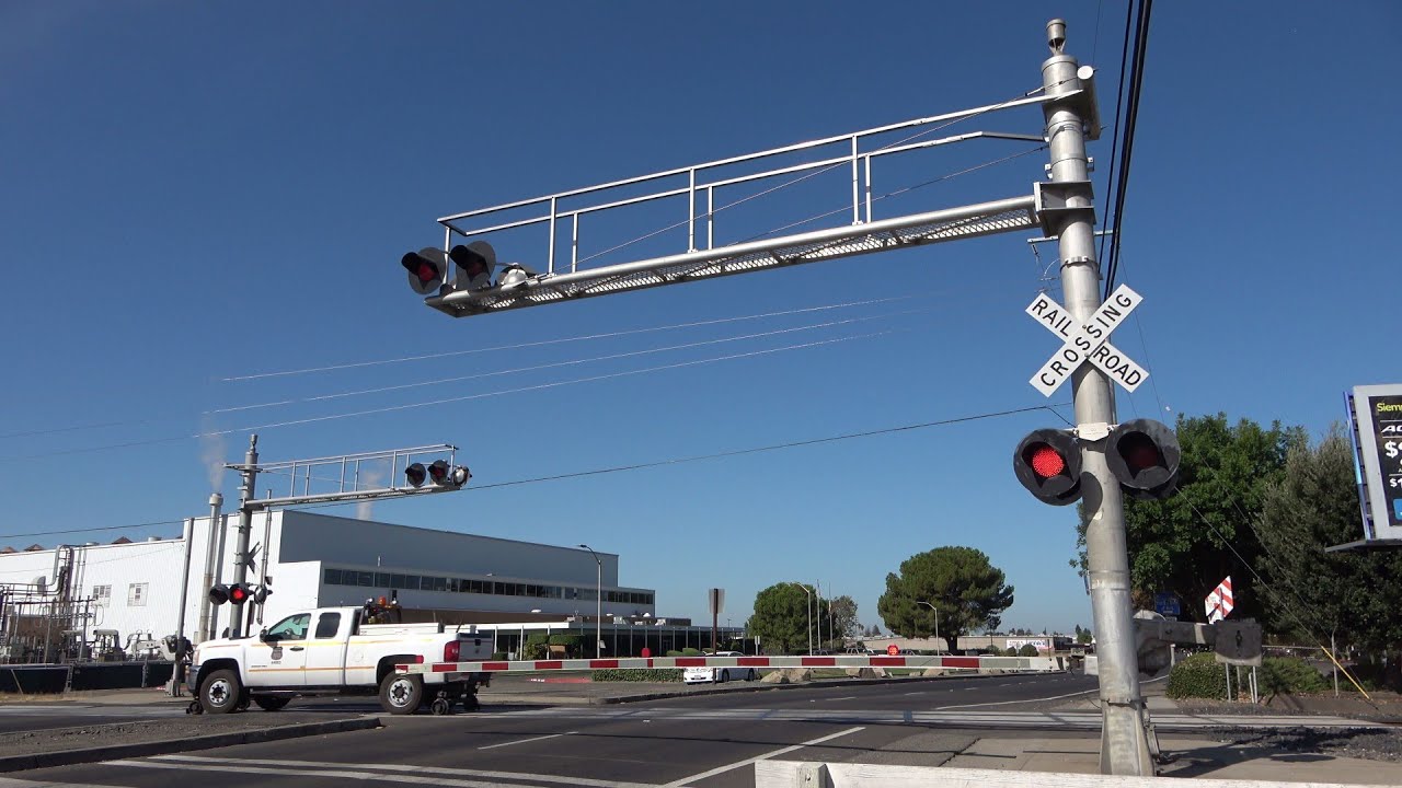 UP Hi-Railer South, Gerber Rd. Railroad Crossing, Sacramento CA