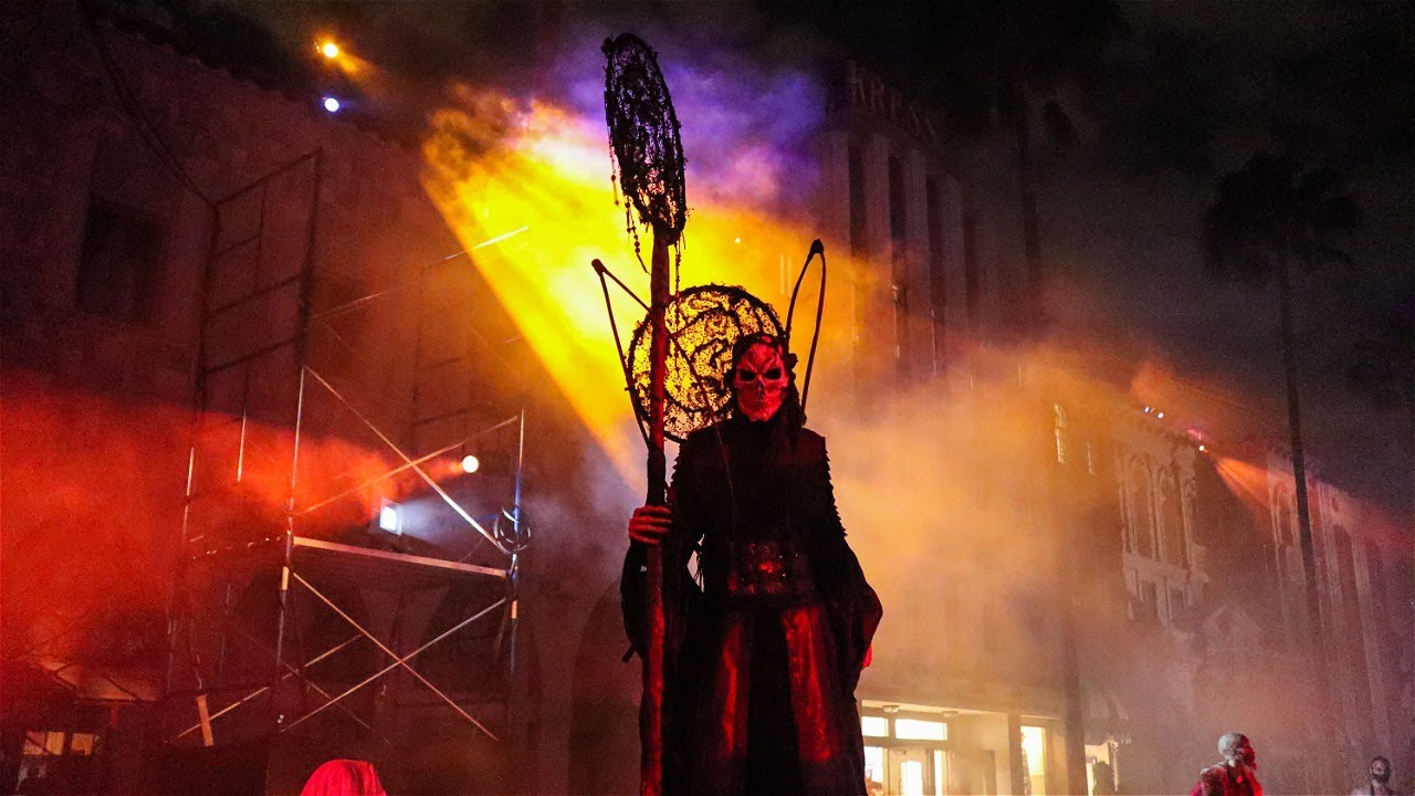 Is Stay and Scream BETTER Than Express??? Halloween Horror Nights