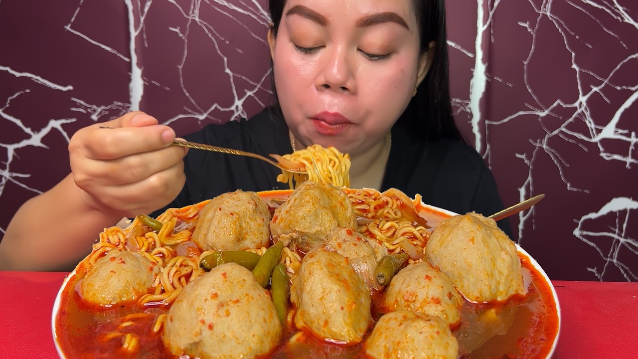 bakso urat tenis pake mie kuah cabe rawit pedas Mukbang