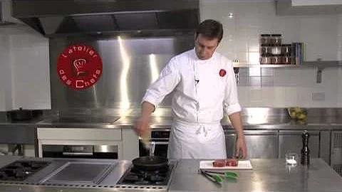 Mini Yorkshire puddings with rare roast beef