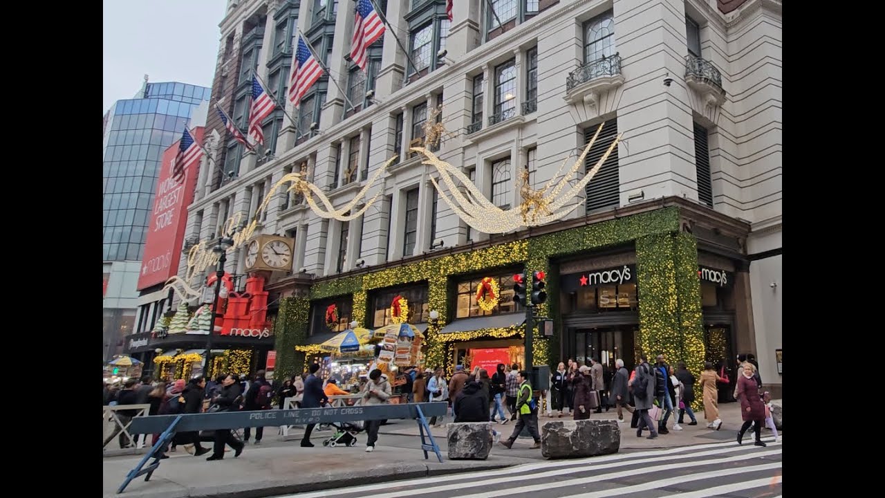 “Christmas Magic in Herald Square: A Winter Walk Through NYC 🎄”