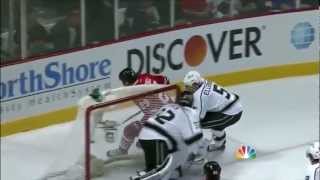 Jonathan Quick Loses His Mask vs Chicago Blackhawks 2/17/13