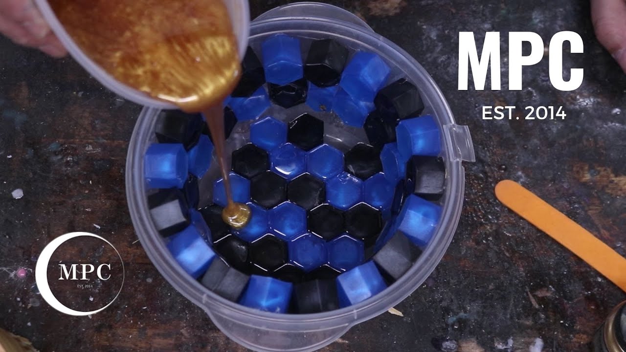 Я делаю голубую миску-плотника 🐝 — получилось ли у меня красиво?