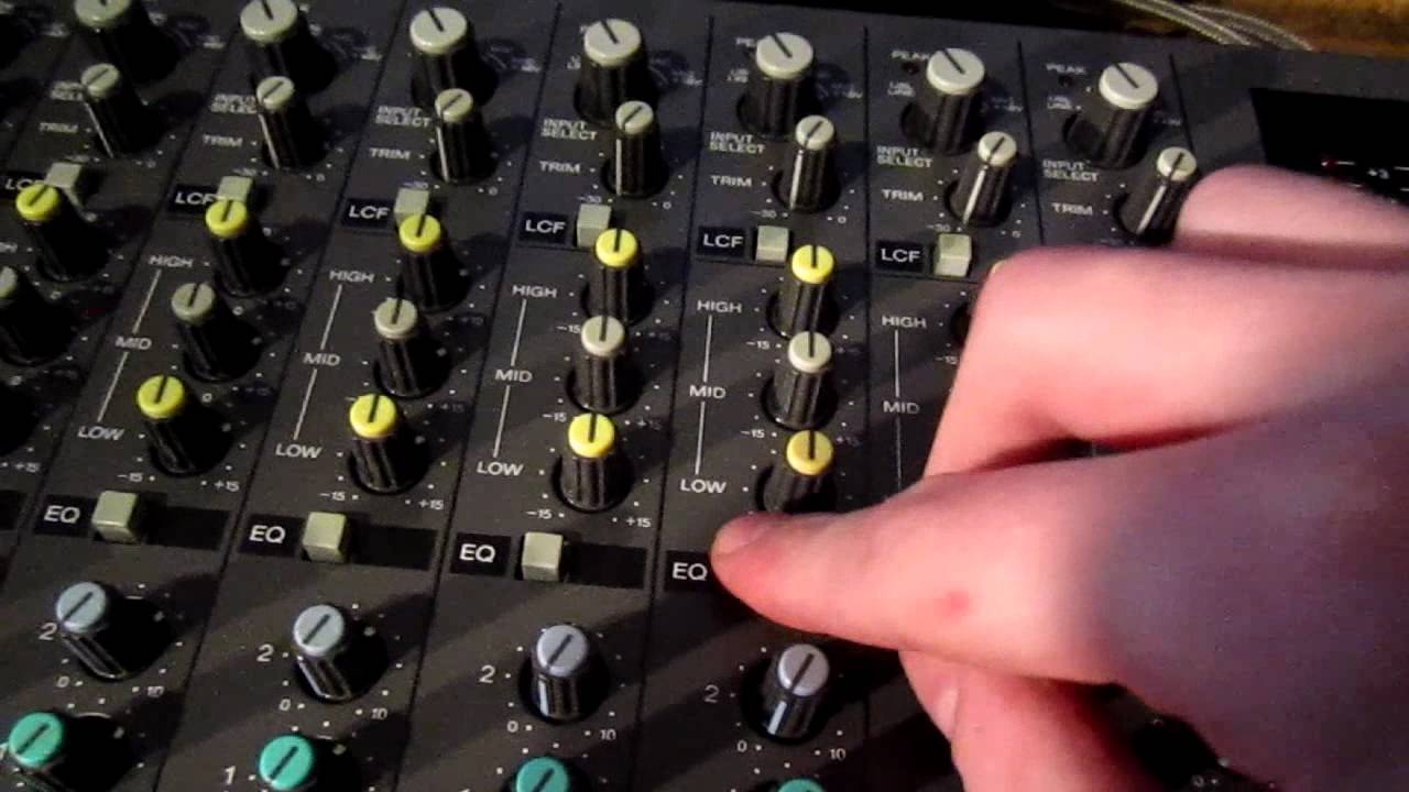 Demonstrating a Sony MXP-210 Audio Mixer - YouTube