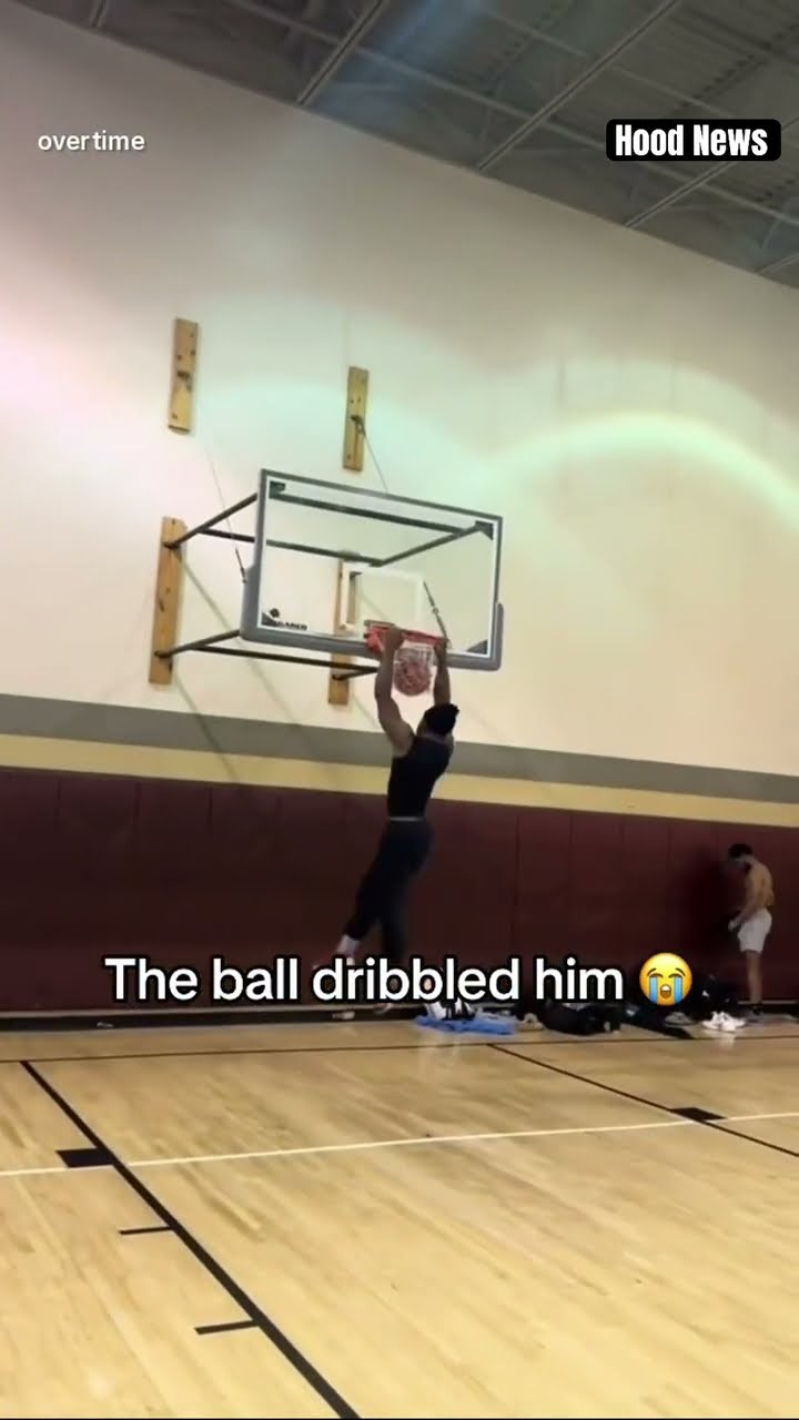 THE BALL DRIBBLED HIM #hoodnews #basketball #shortvideo #sports #omg #how #wow #dunk #shorts #wtf #i