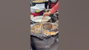 Mỗi lần đi ngang đây thấy chảo chuối chiên của cô, ko thể nào ko dừng lại mua được luôn á!!