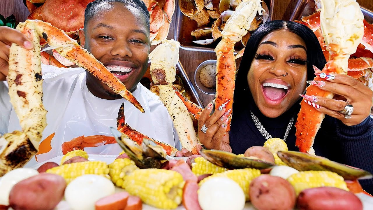 SEAFOOD BOIL WITH BLOVESLIFE AND HER NEW GARLIC BUTTER SAUCE🦀🦞🦐