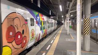 JR予讃線2000系(アンパンマン列車) 特急宇和海25号宇和島[U28]行き 松山[U00]発車