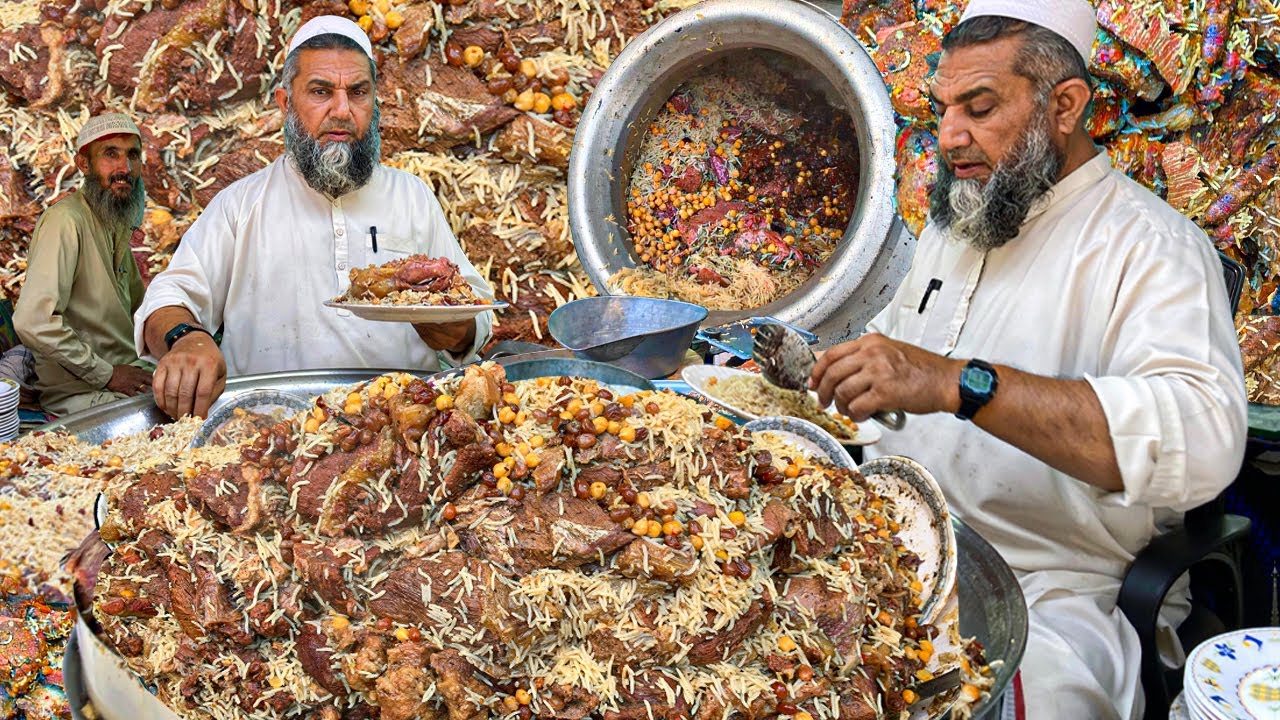 80 Year Old Man Selling Peshawari Golden Beef Pulao | Famous Pakistani Zaiqa Chawal