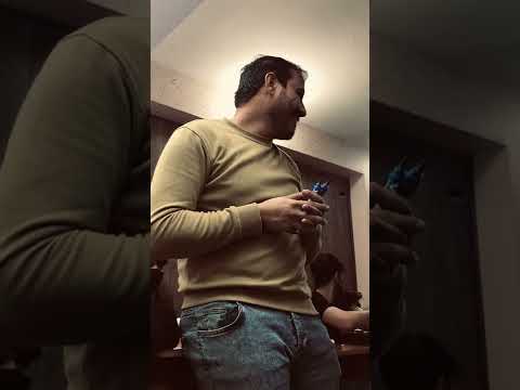 أستاذ خضر الظاهر يقرأ شعر لطلابه