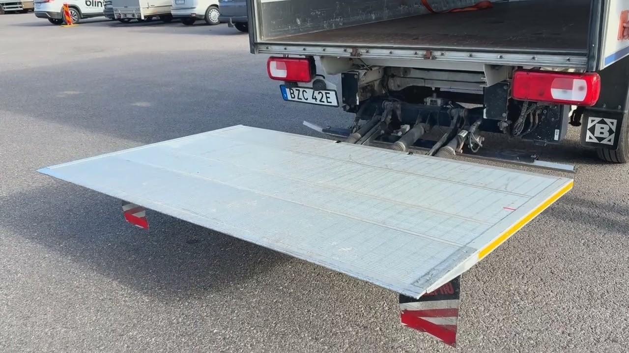 Skåpbil med Bakgavellyft VOLKSWAGEN CRAFTER