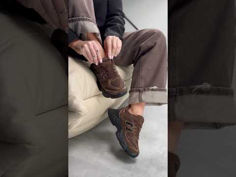 Шоколадні жіночі кросівки на кожен день топова модель, відео 1