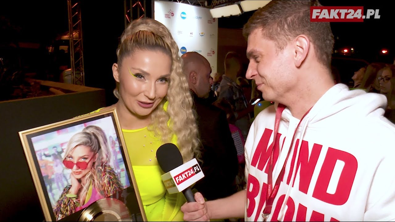 Cleo w ogóle nie bywa w domu! Kto podlewa jej kwiatki?