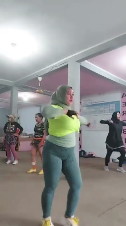 momihzahwavarel ita krisasianti momihzahwavarel senam #funny #virgounsuratcintauntukstarla #stitch17