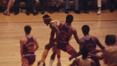 Wilt Chamberlain vs Connie Hawkins 4th Quarter Due...