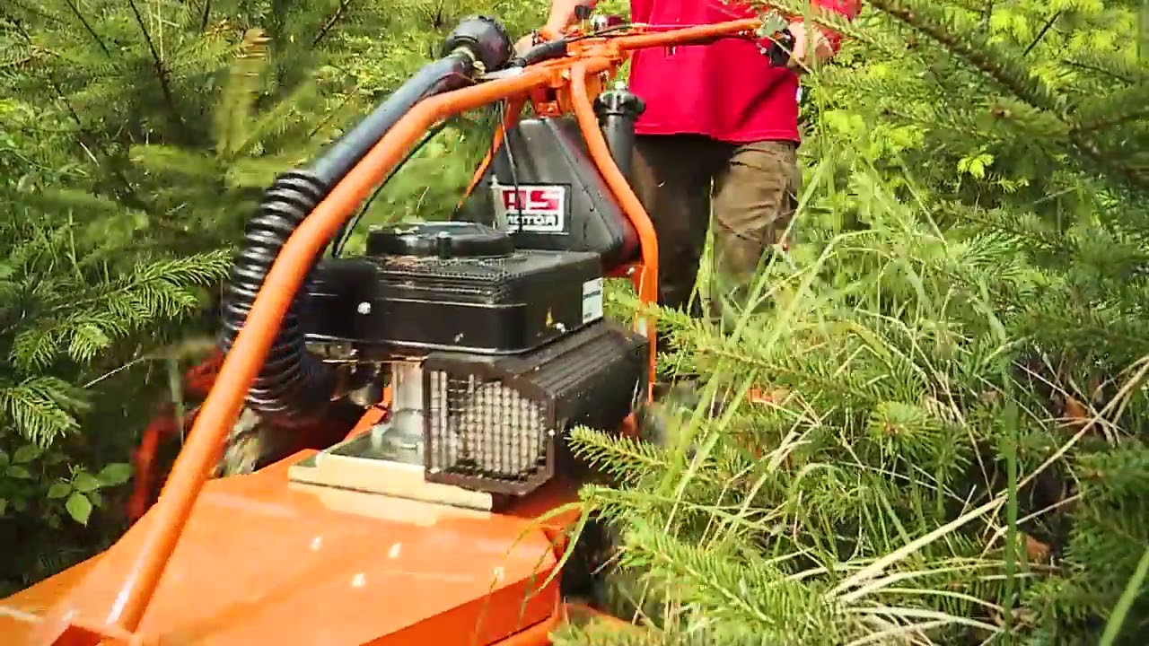 Косилка для высокой травы и кустов и кошения на склонах AS-Motor 65 2T ES в работе