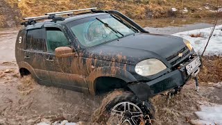 видео: Спор между ними не утихает! CHEVROLET NIVA против JEEP Wrangler Rubicon картинка: Спор между ними не утихает! CHEVROLET NIVA против JEEP Wrangler Rubicon