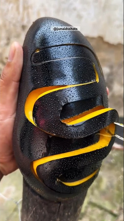 Black mango 🥭 #shortsvideo #fruit #food #fruitcutting #junaidsshots #ytshort #youtubeshorts #mango