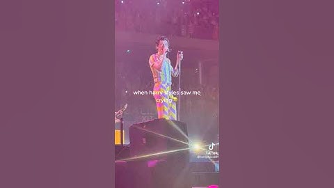 He’s such a gentleman 💖 #onedirection#harrystyles#loveofmylife#hslot