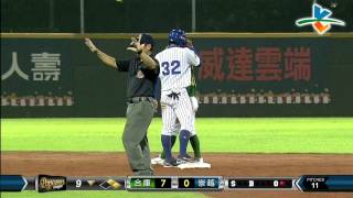 20140613-2 爆米花 合庫vs崇越 9下 陳亞峻右外野方向飛球 廖英傑滑接失敗 形成安打