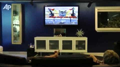 Addict: Virtual World Crowds Out Real Life