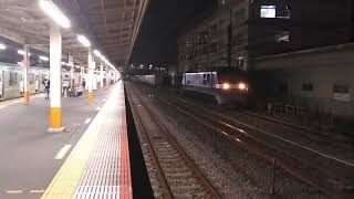 8月29日 1050レ EF210-322＋コキが大船駅を通過するシーン