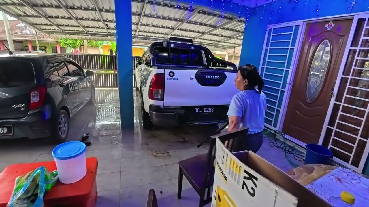 Aktiviti mencuci kereta dan menghias pokok christmas 