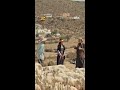 مسوي نفسه سائح صيني عشان يكسب أبوها