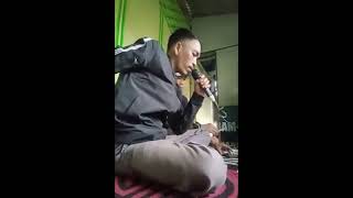 Full Man's microphone explodes while singing karaoke Guide