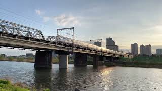 N700系 F5編成 夕陽に染まる多摩川橋梁