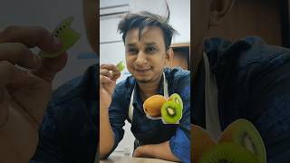 Kiwi fruits টক মিষ্টি। এই ফলটা কার কেমন লাগে?  #kiwi #ek75 #viral  #tik #foodreview #shortsvideo