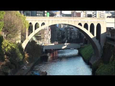 【御茶ノ水】 丸ノ内線 同時通過 (更新車)と聖橋と......