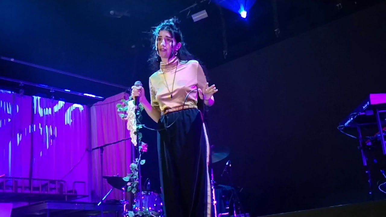 Naaz - heart drive (Live at the Melanie Martinez concert in Hamburg, Germany, 17.12.2019)