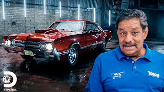 Automóvil Oldsmobile de 1969 llega oxidado y sale como nuevo | Mexicánicos | Discovery En Español