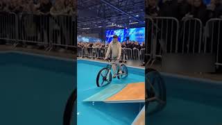 ВЕЛОСИПЕД КОТОРЫЙ ТЕПЕРЬ ЕЗДИТ ПО ВОДЕ 😱