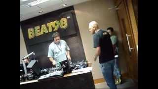 MULEKE SENSAÇÃO AO VIVO NA BEAT 98 JUNTO COM DJ  MARLBORO